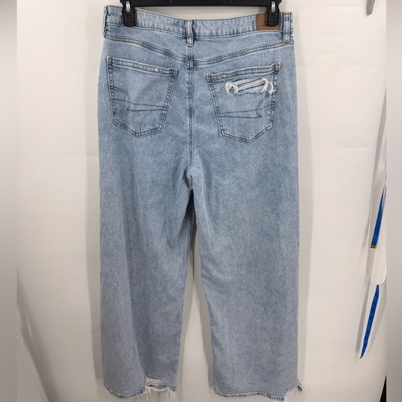 American Eagle Jeans Womens Super High Rise Baggy Wide Leg Light Wash Size 12 - Picture 2 of 9